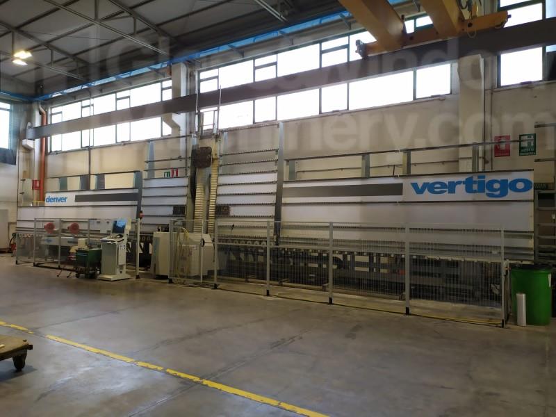VERTICAL CNC MACHINING CENTER