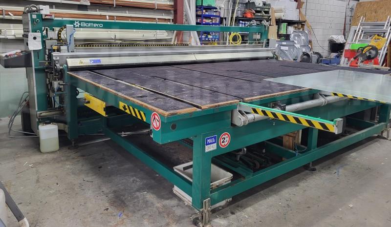 CUTTING TABLE