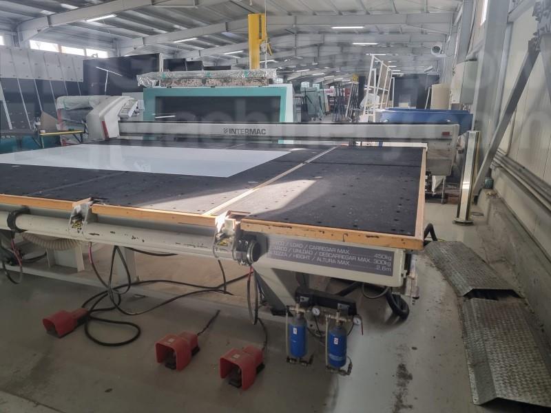 CUTTING TABLE